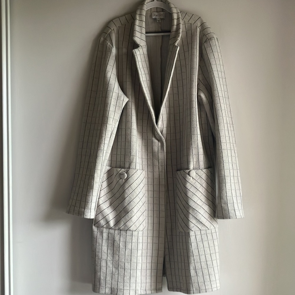 Long suit-style jacket with stretch and style
